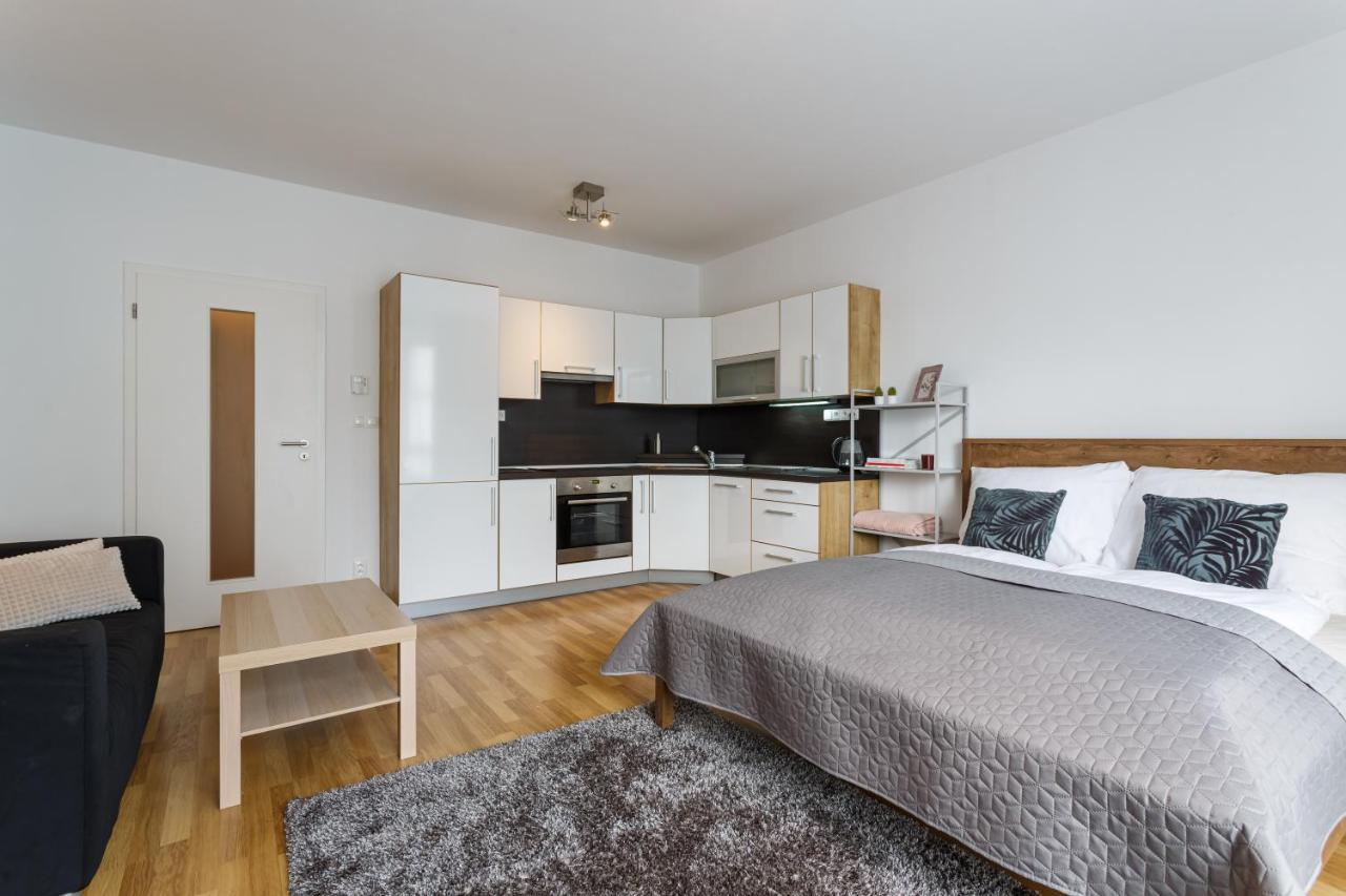 Golden Apartments Rezidence Nova Karolina ออสตราวา ภายนอก รูปภาพ