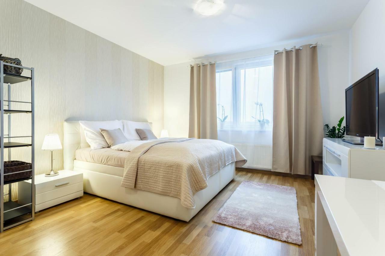 Golden Apartments Rezidence Nova Karolina ออสตราวา ภายนอก รูปภาพ