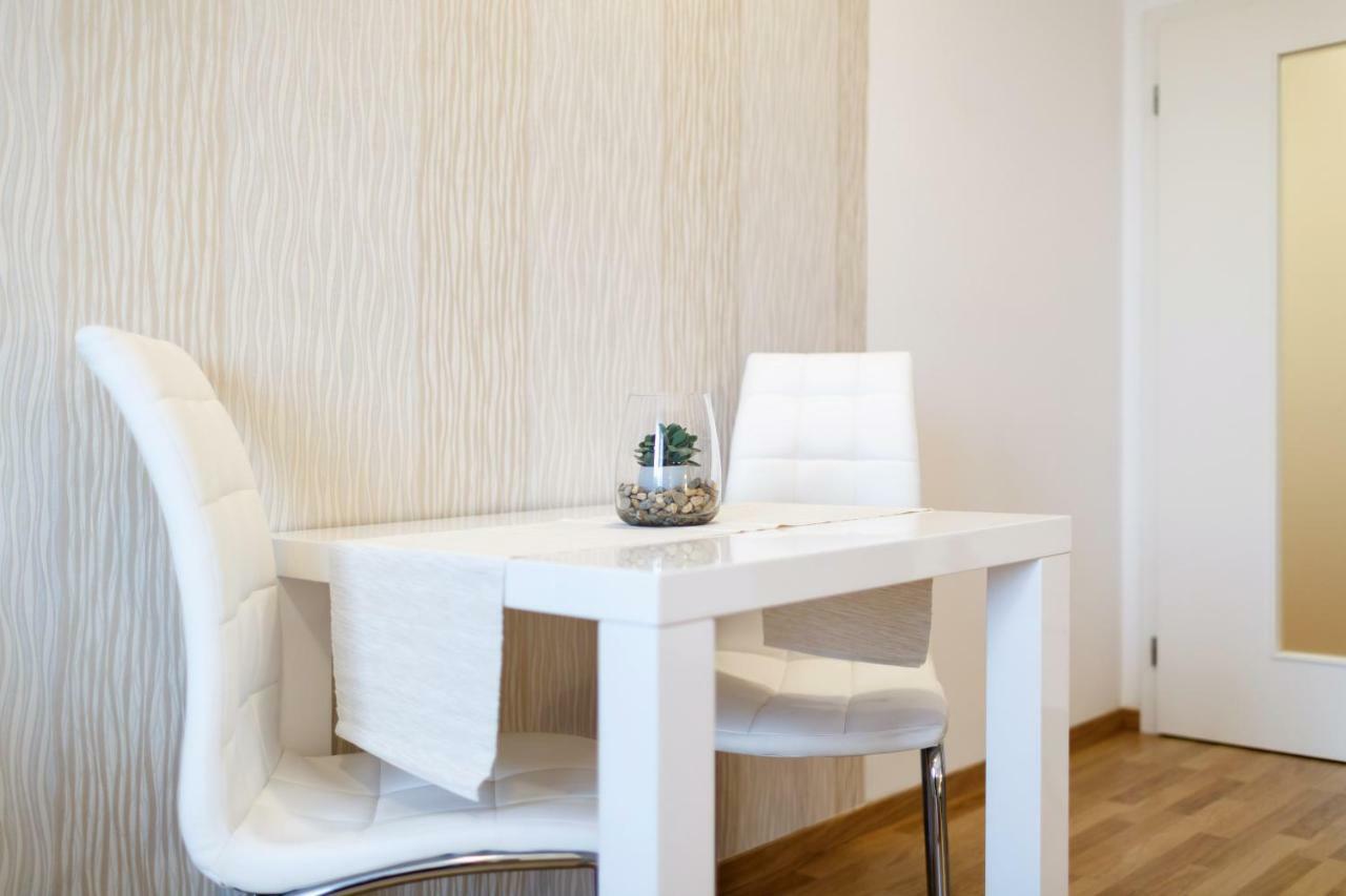 Golden Apartments Rezidence Nova Karolina ออสตราวา ภายนอก รูปภาพ