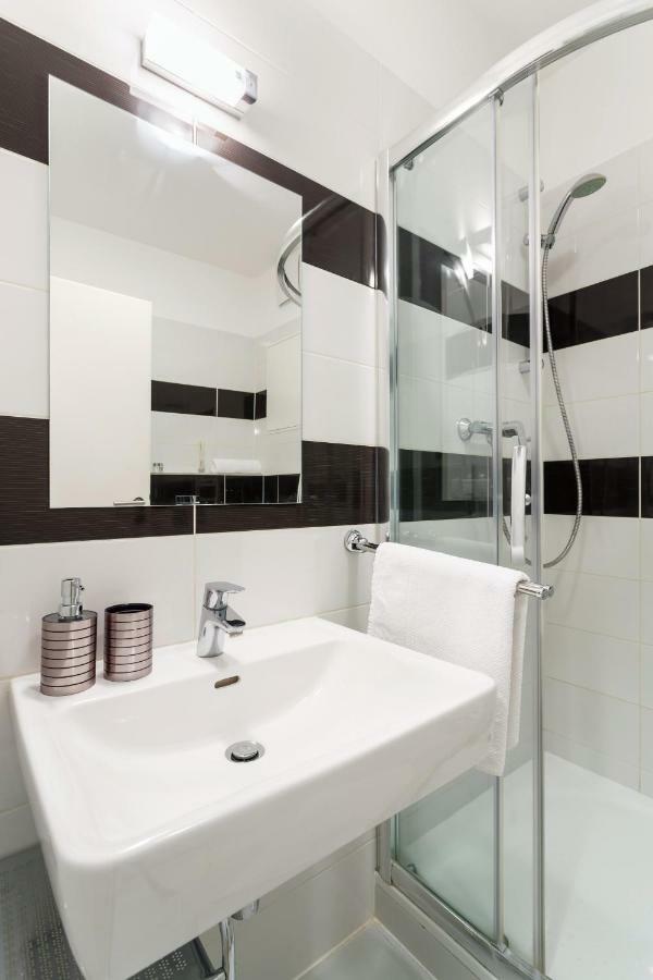 Golden Apartments Rezidence Nova Karolina ออสตราวา ภายนอก รูปภาพ