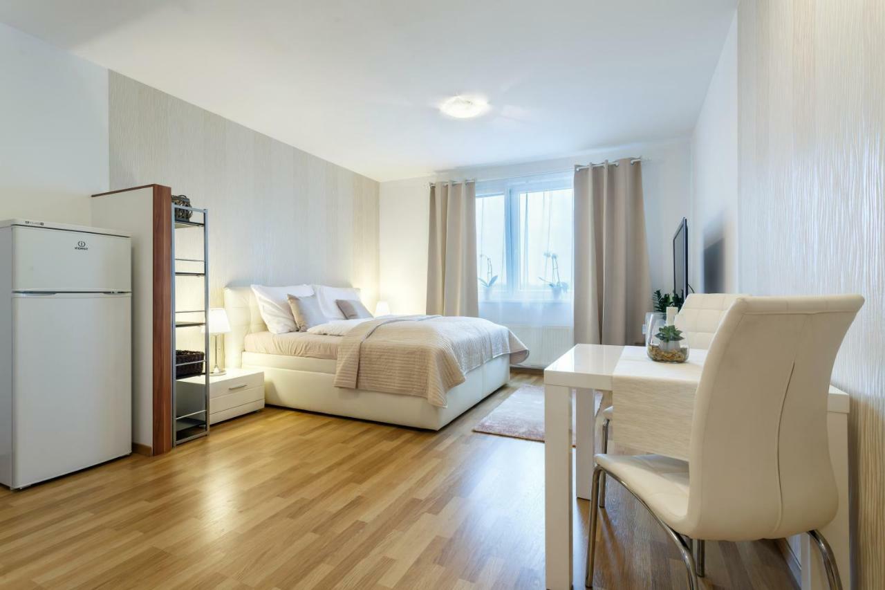 Golden Apartments Rezidence Nova Karolina ออสตราวา ภายนอก รูปภาพ