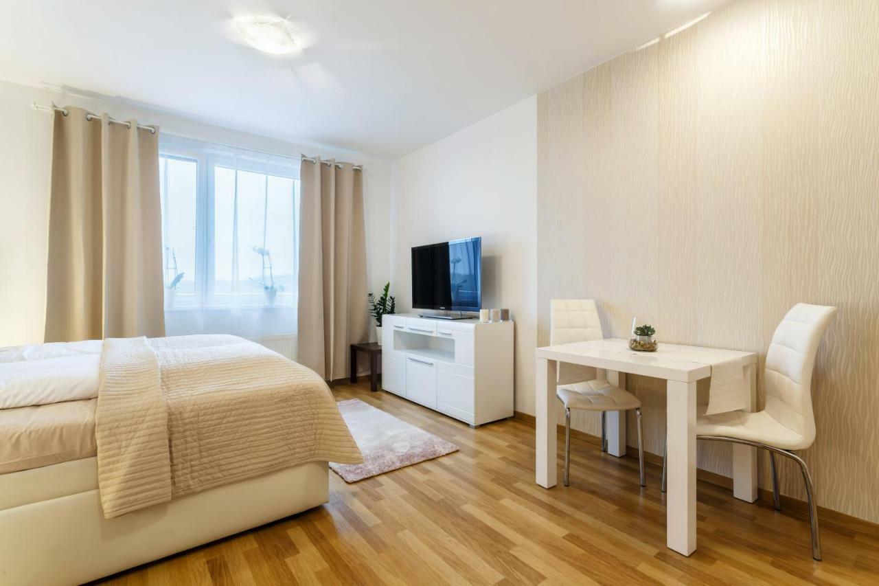 Golden Apartments Rezidence Nova Karolina ออสตราวา ภายนอก รูปภาพ