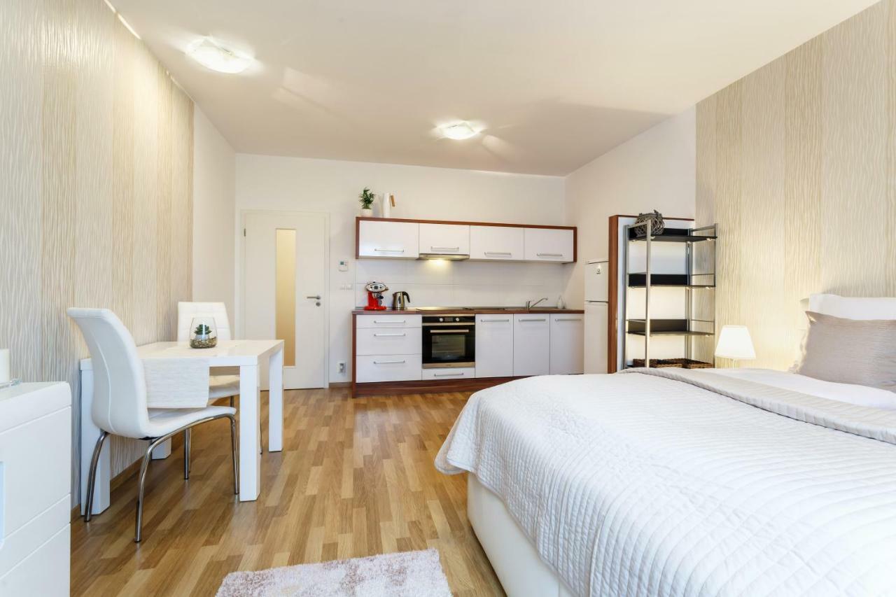 Golden Apartments Rezidence Nova Karolina ออสตราวา ภายนอก รูปภาพ