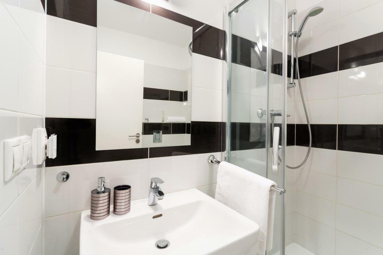 Golden Apartments Rezidence Nova Karolina ออสตราวา ภายนอก รูปภาพ